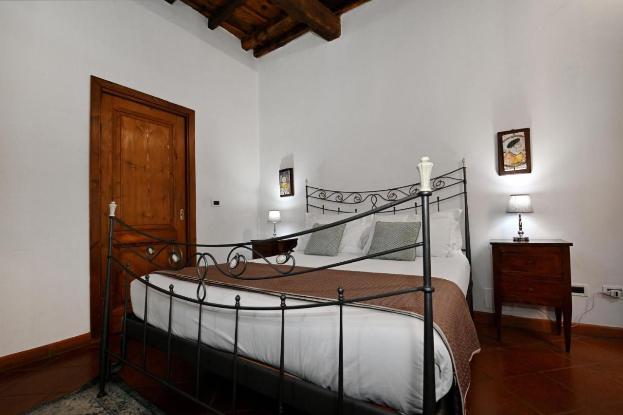 Vicolo Dell'aquila * Roma