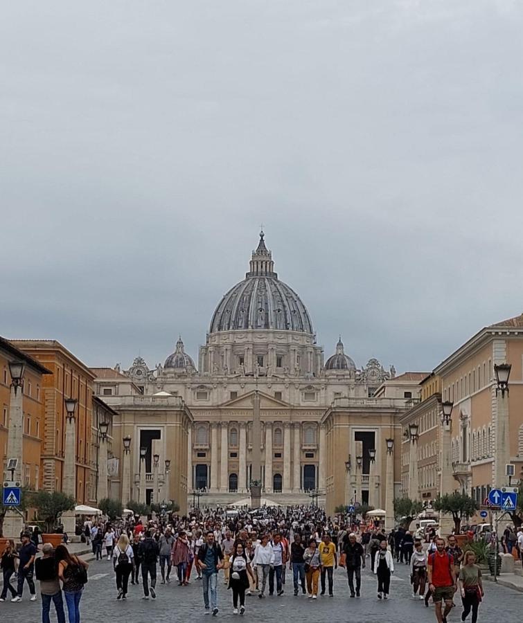 Pantofola Del Papa Luxury At Vatican Apartment