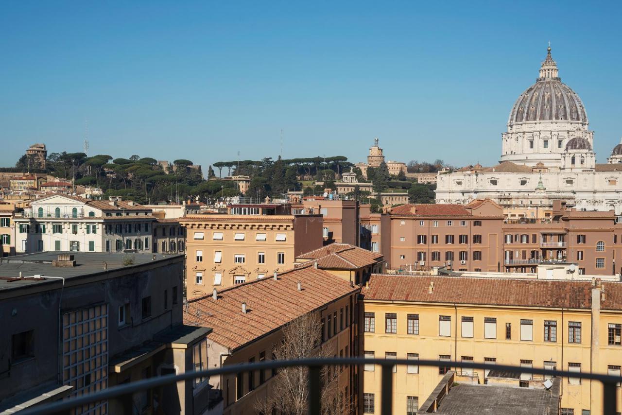Bright With Views Of San Pietro Rome