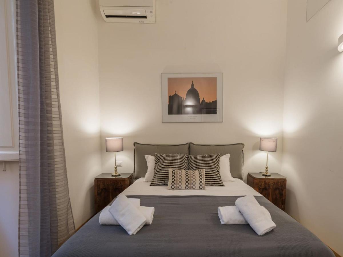 The Rent - Elegant Flat Near Colosseum Rome