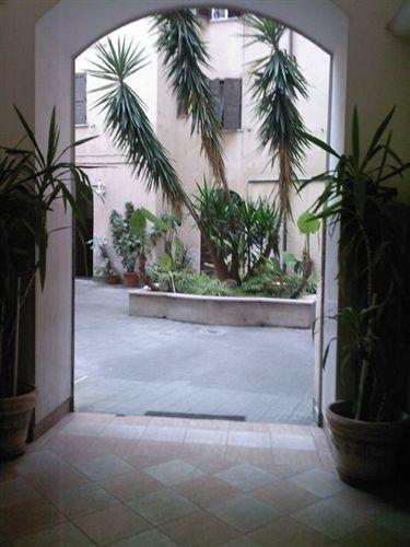 Roma Prince Inn Accommodation Maison d'hôtes 2*