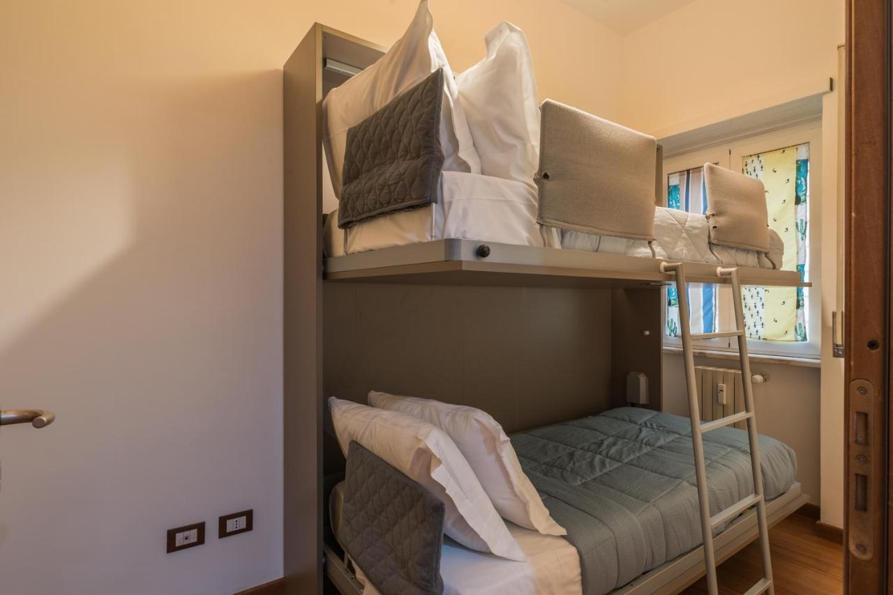 Bright 2 Bedroom And Balcony