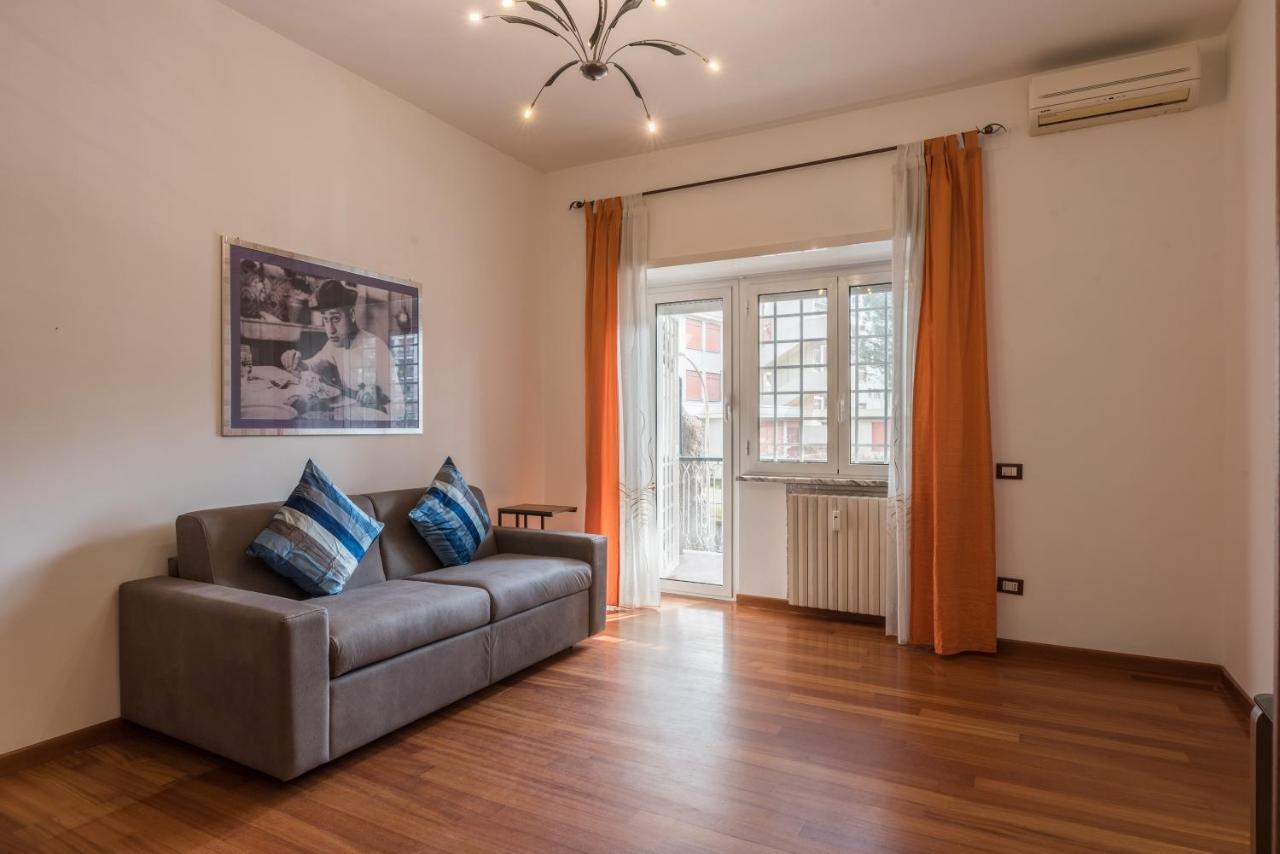 Apartment Bright 2 Bedroom And Balcony