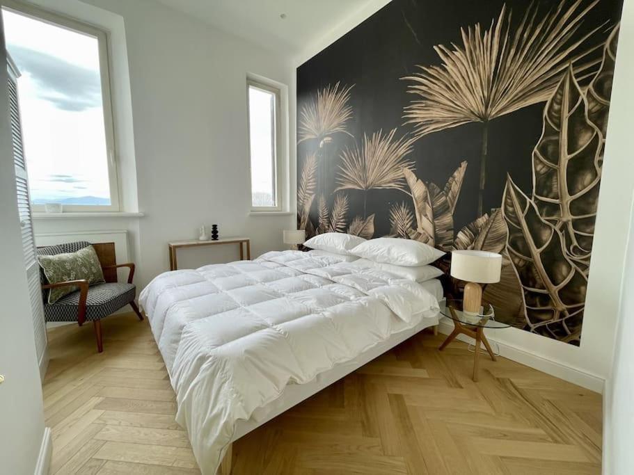 Ultra Stylish Modern Attic Appartement