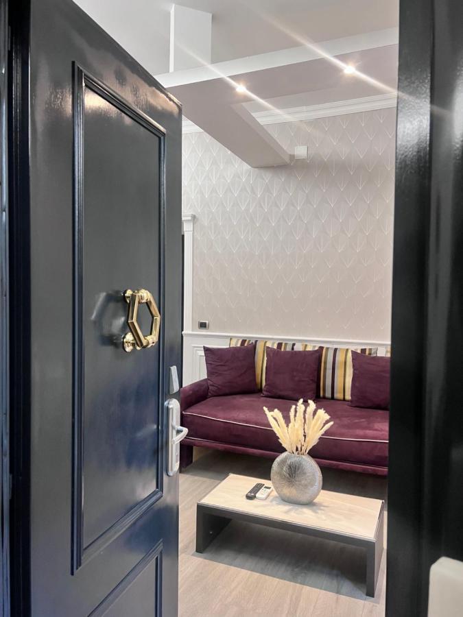 Daphne Luxury