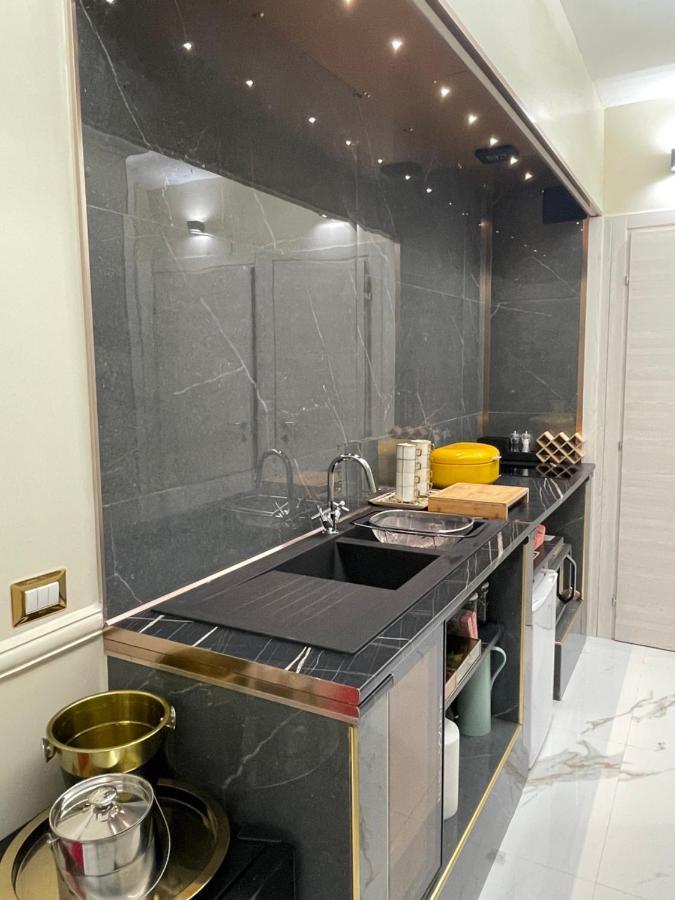 Spanish Steps Glamour & Sauna Luxury **** Appartement