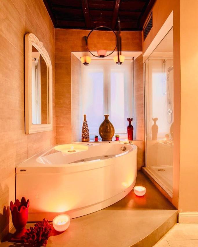 Town House Spagna- Luxury With Jacuzzi Bath Gasthuis *