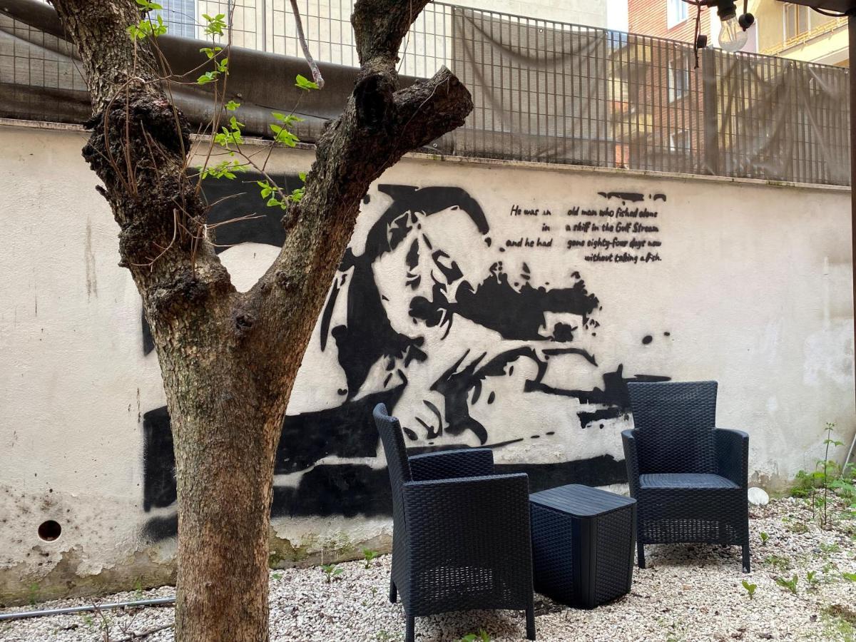 Hemingway At Vatican Appartement *