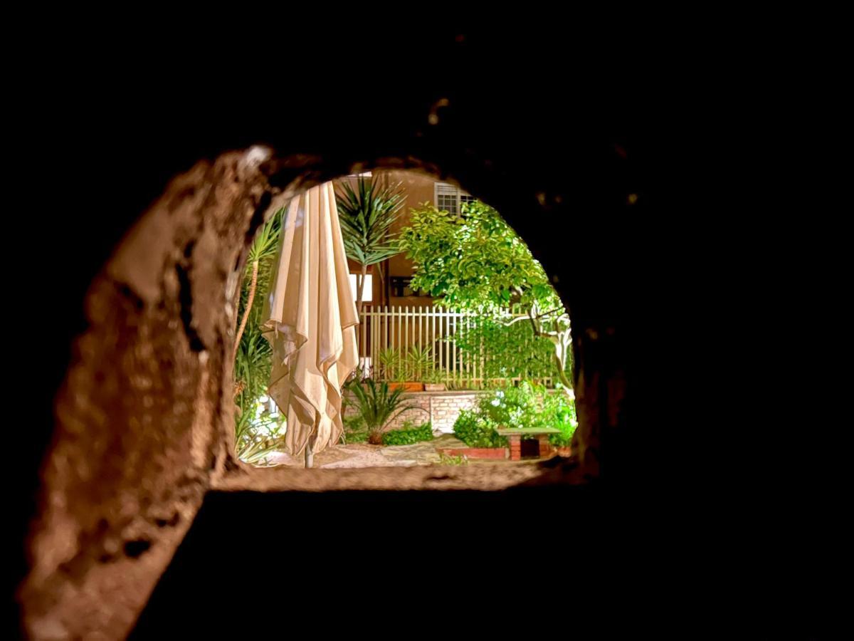 Vakantiehuis Isola Roger - Con Giardino A