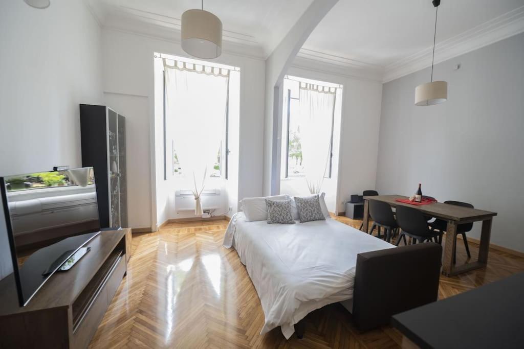 Lovely And New Near Termini Station Apartment Rome