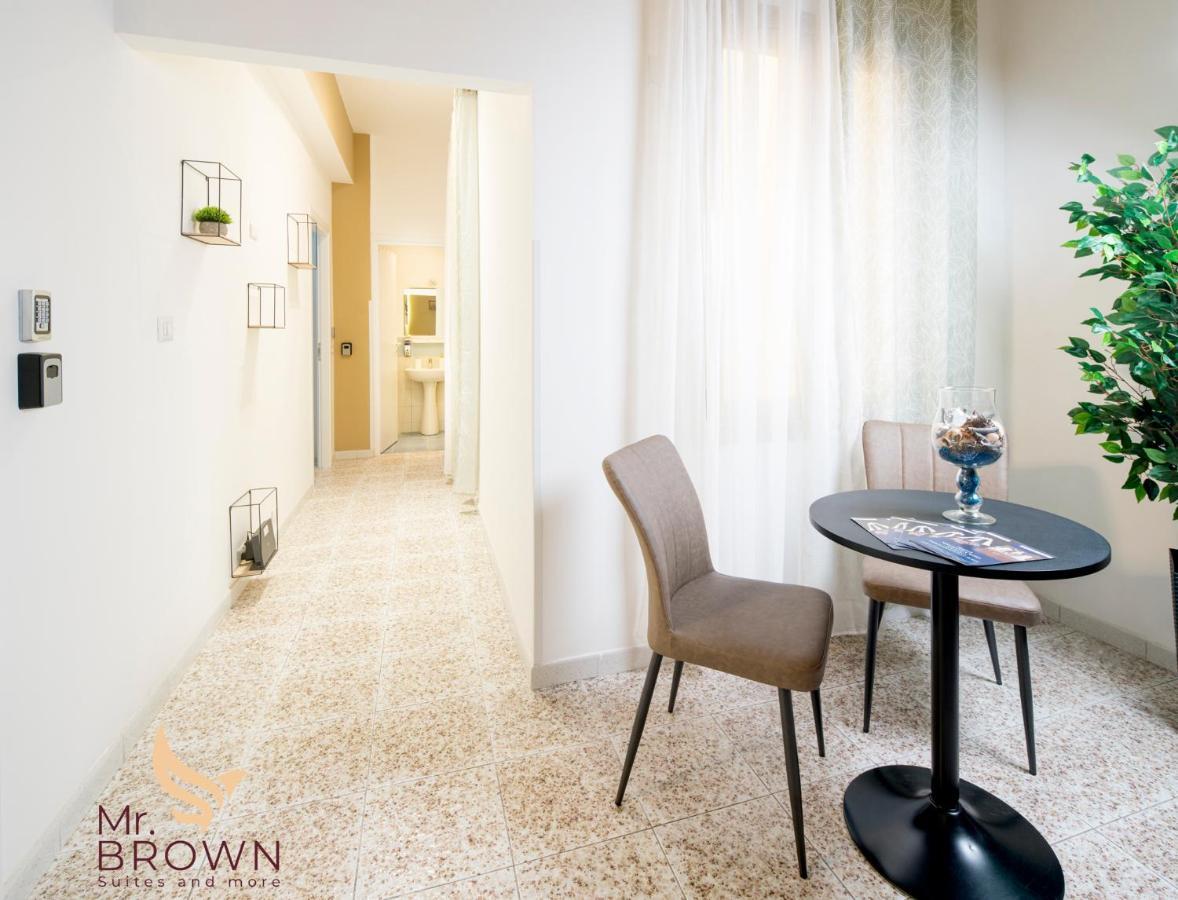 Mr. Brown - Marconi Guest house *