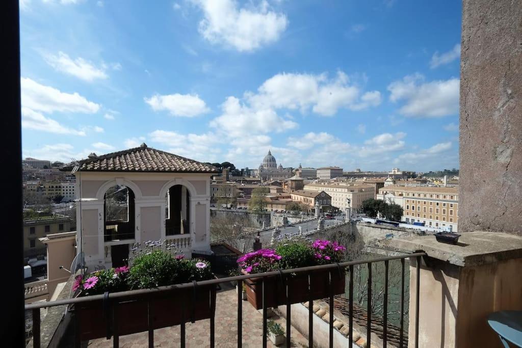 La Torre Di Castel Sant'angelo Rome