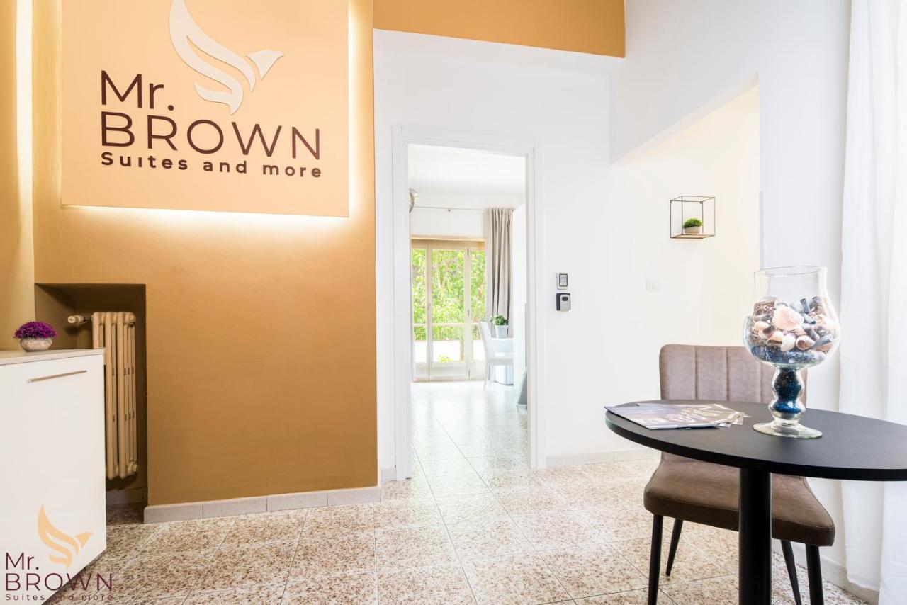 Mr. Brown - Marconi Guest house