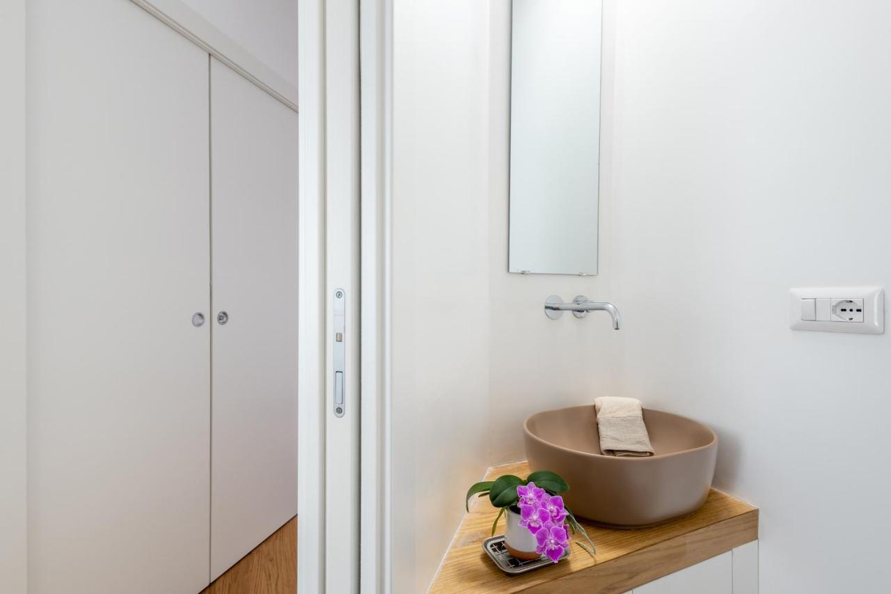 Iflat Wood And Marble Riverfront Appartement