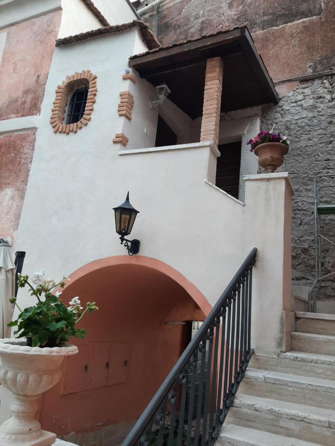 Casale Santa Maria Di San Vittorino Appartement *