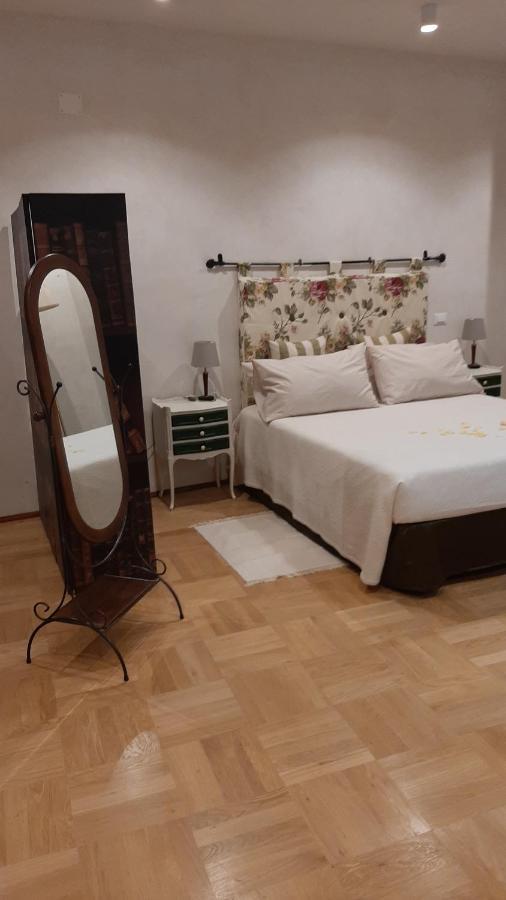 Casale Santa Maria Di San Vittorino Appartement
