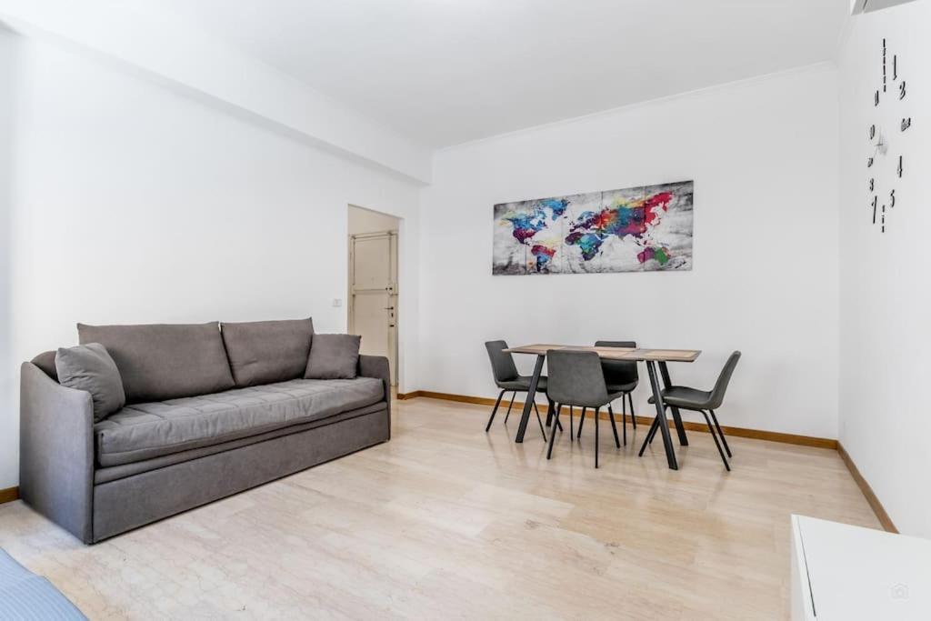 Tiburtina White House
