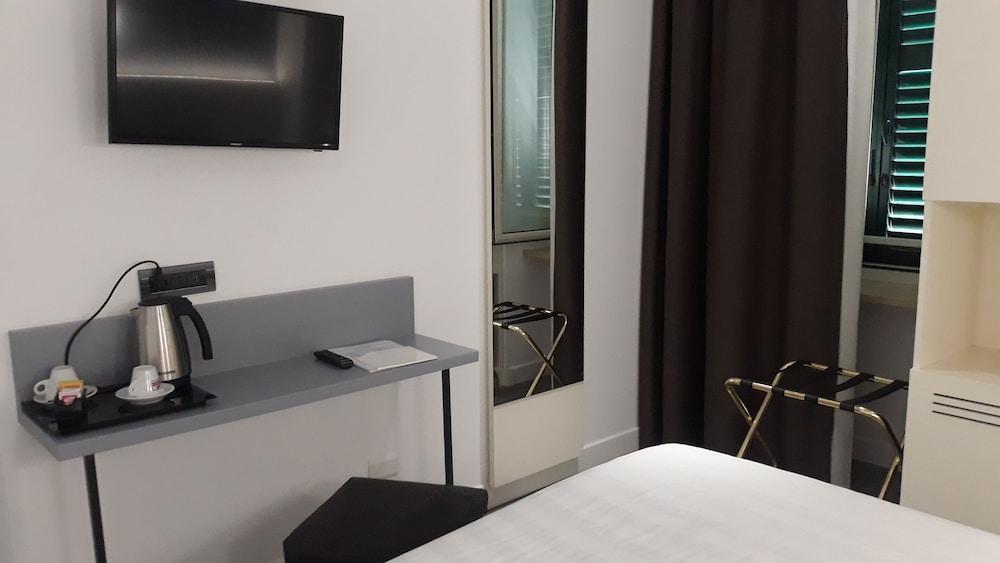 Crosti Hotel 3*