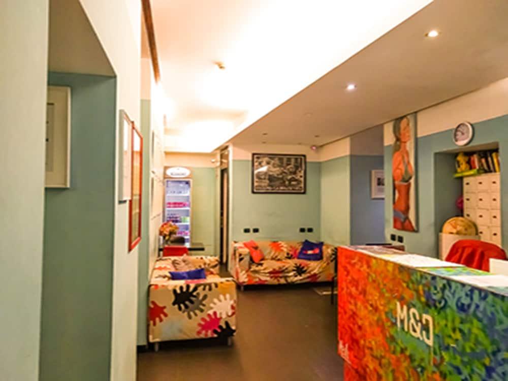 Hostel M&j Place *