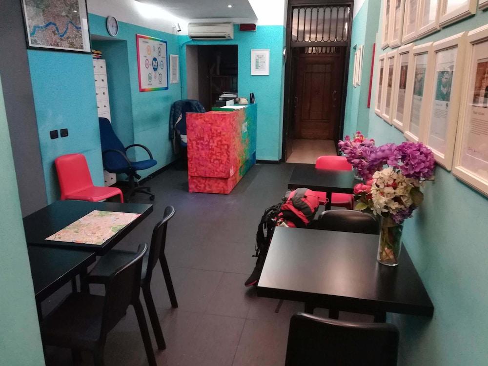 Hostel M&j Place *