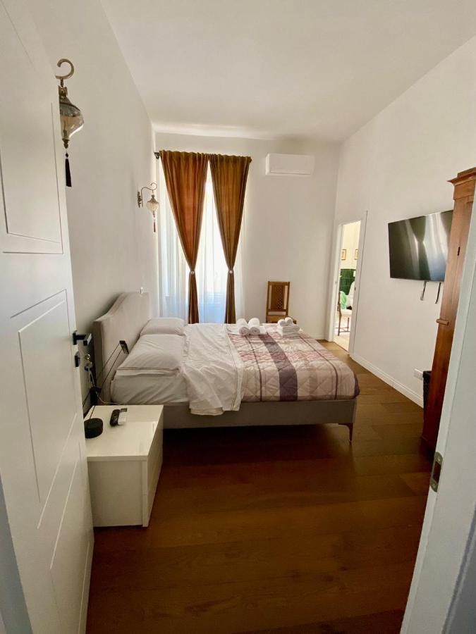 Sole In The Center Of Apartment *