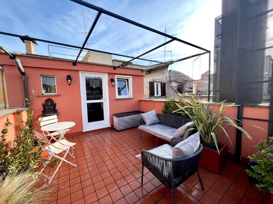 New! Uptown Terraces * Roma
