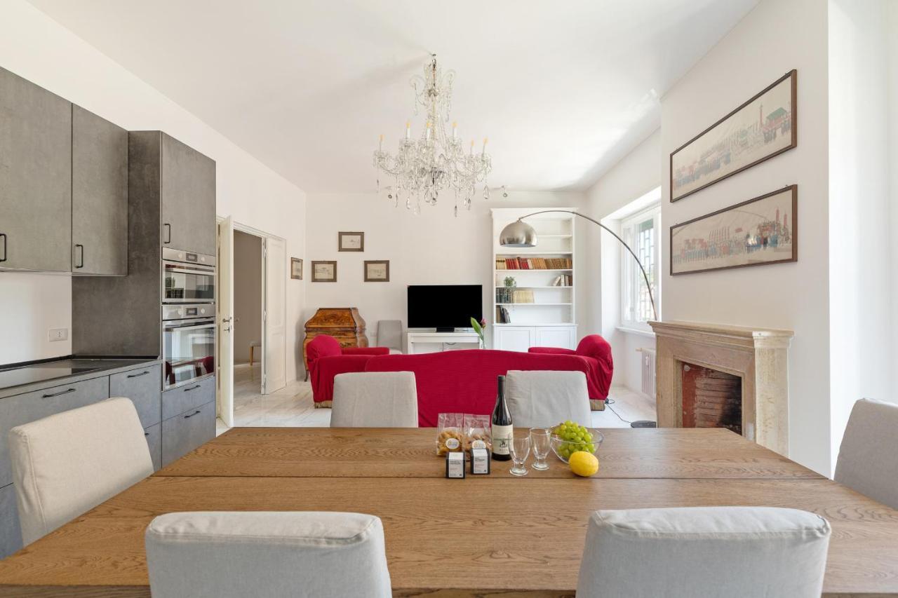 Bright And Spacious Family In Parioli Apartment Rome