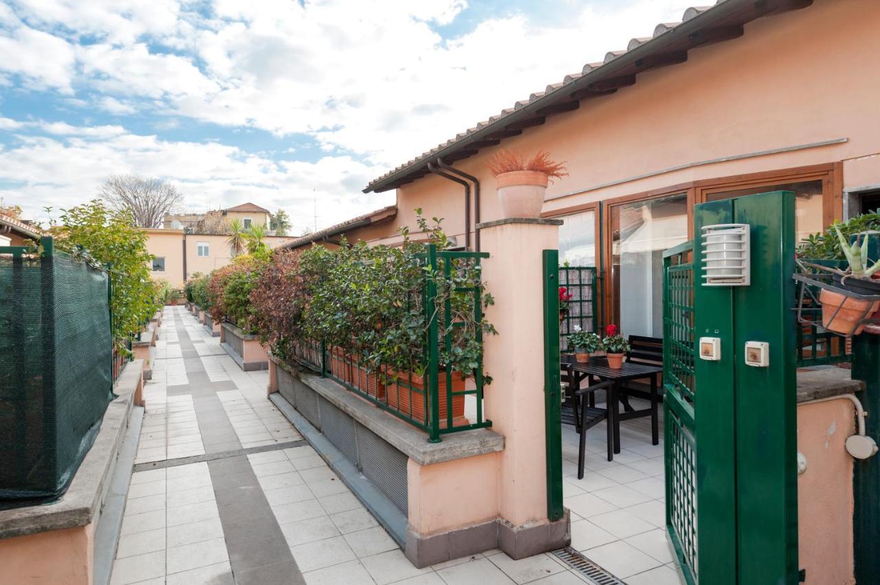Charming Patio House In San Lorenzo Apartment *