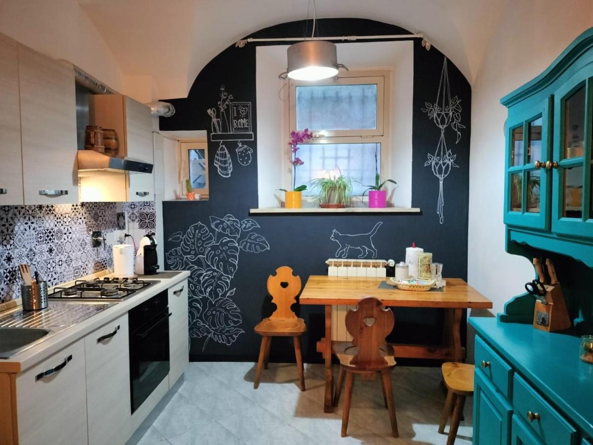 I Colori Di Nini A Trastevere Roma