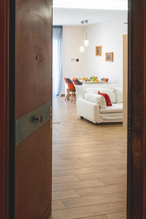 Cozy Flat With Terrace At Trastevere Train Station Appartement