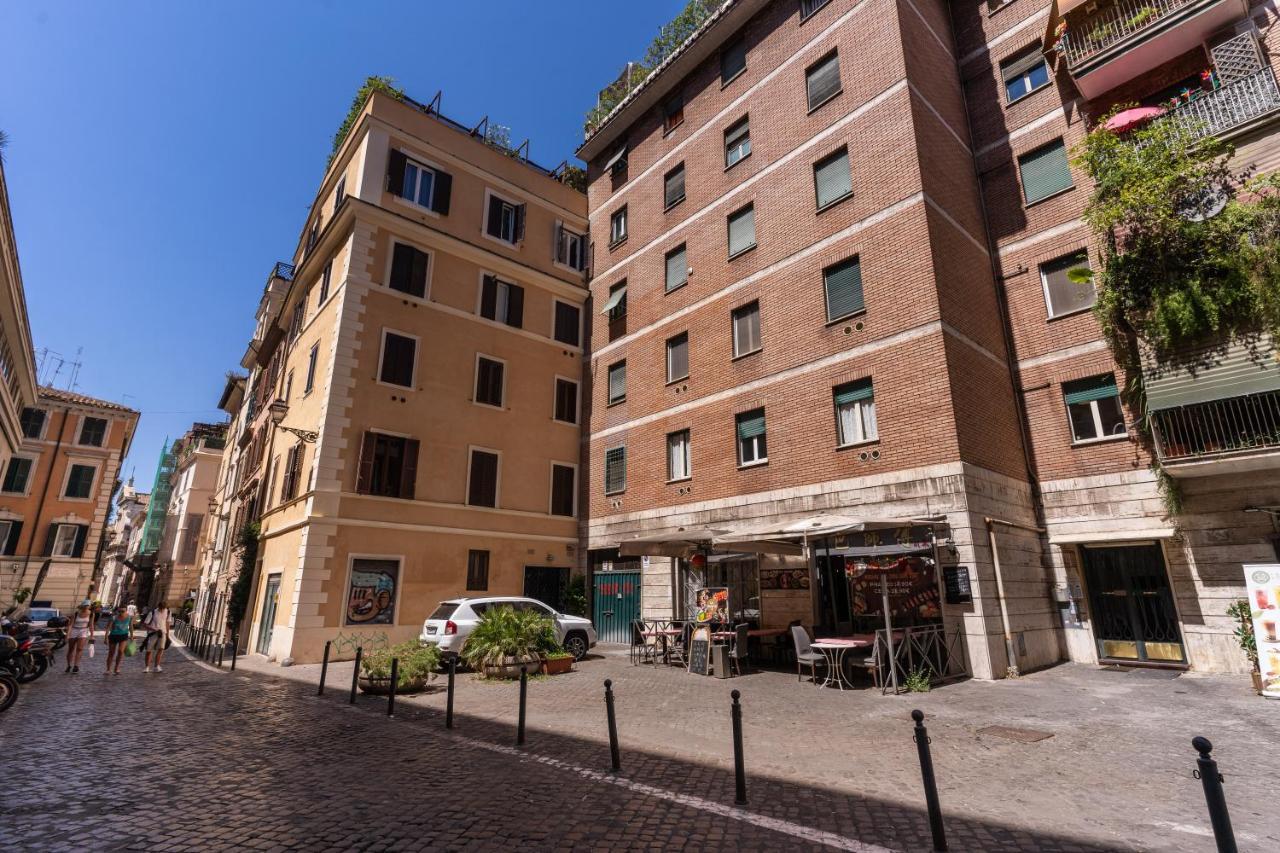 Apartment Domus Lucianae At Colosseum Rome