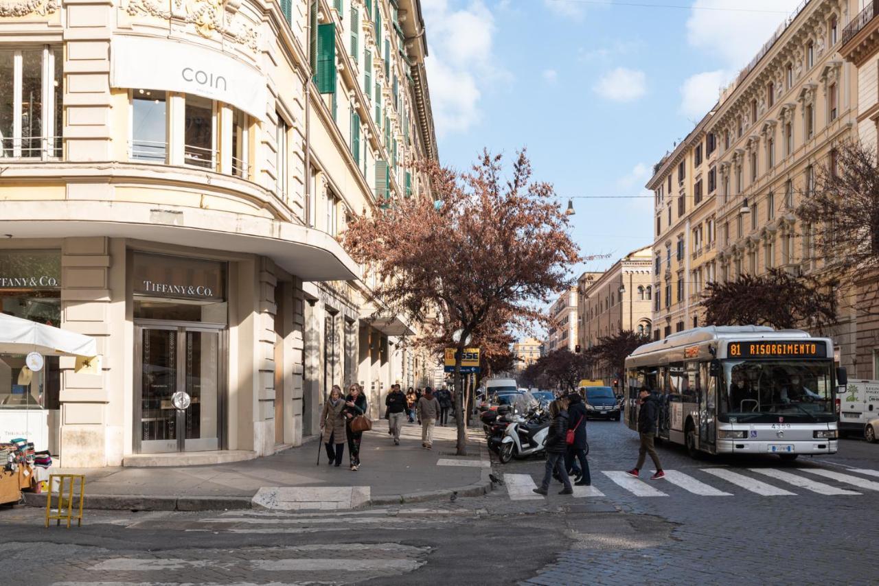 Hotel White And
