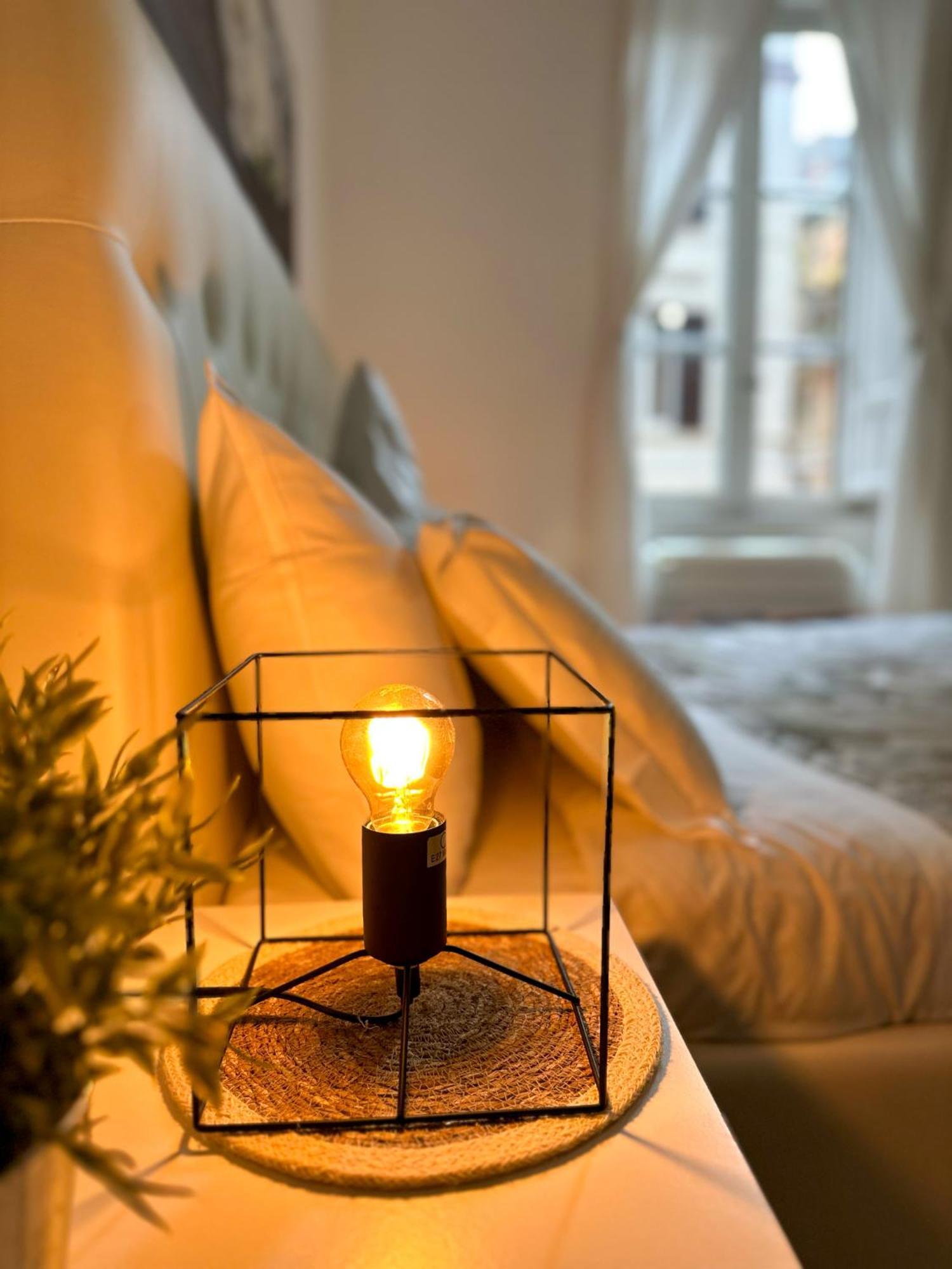 Apartment By The Colosseum - White Chic Flats Rome