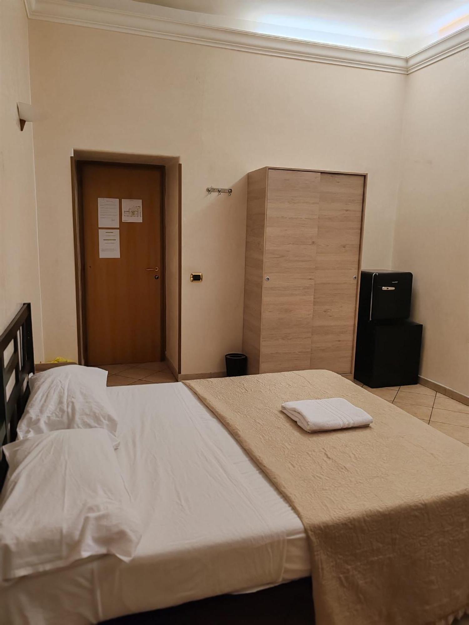 Piazza Ragusa 3* Rome