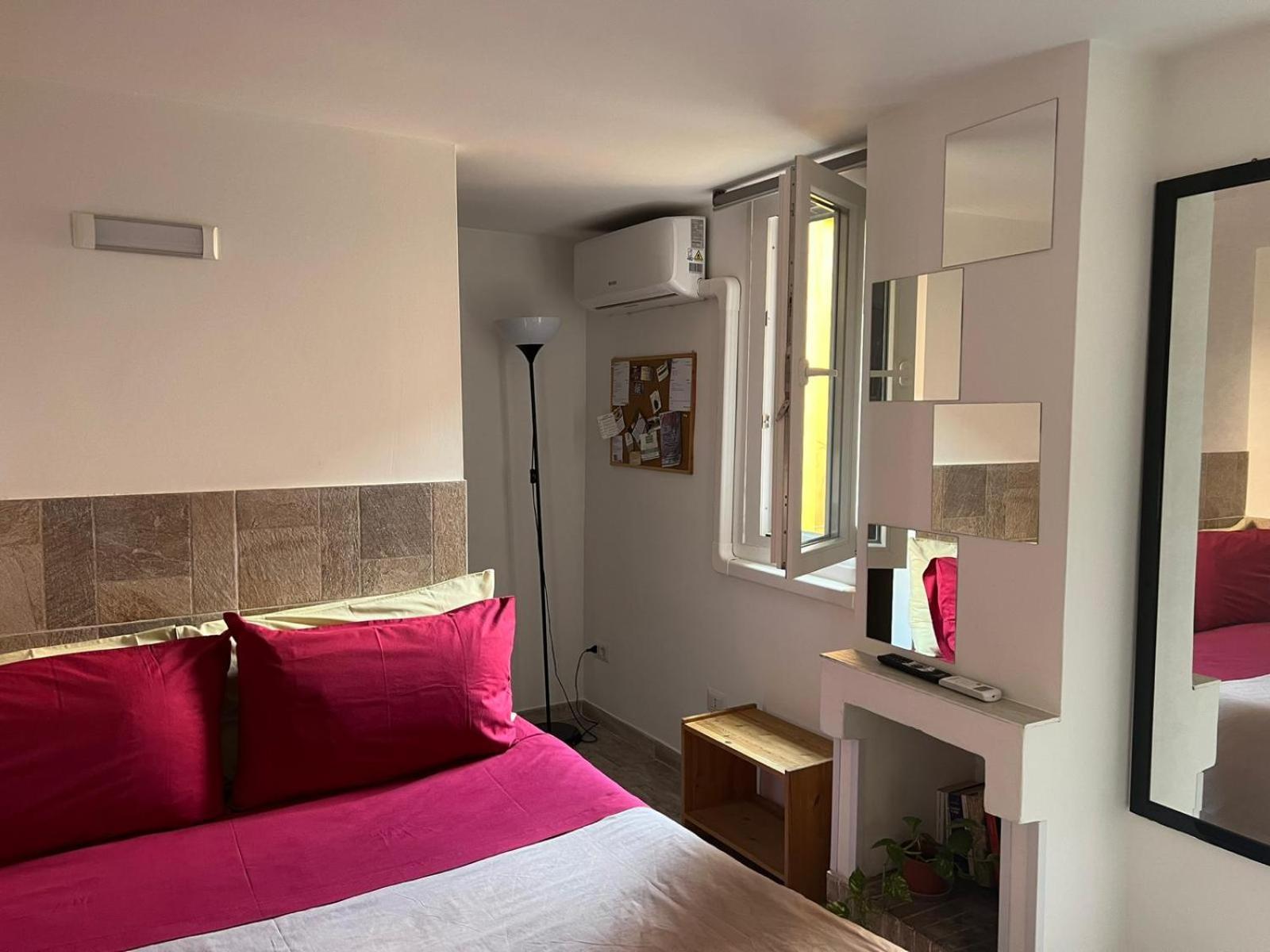 Monolocale Trastevere Locato Per Finalita Turistiche Apartment *