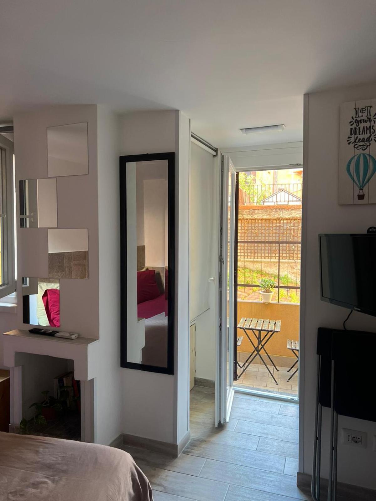 Apartment Monolocale Trastevere Locato Per Finalita Turistiche Rome