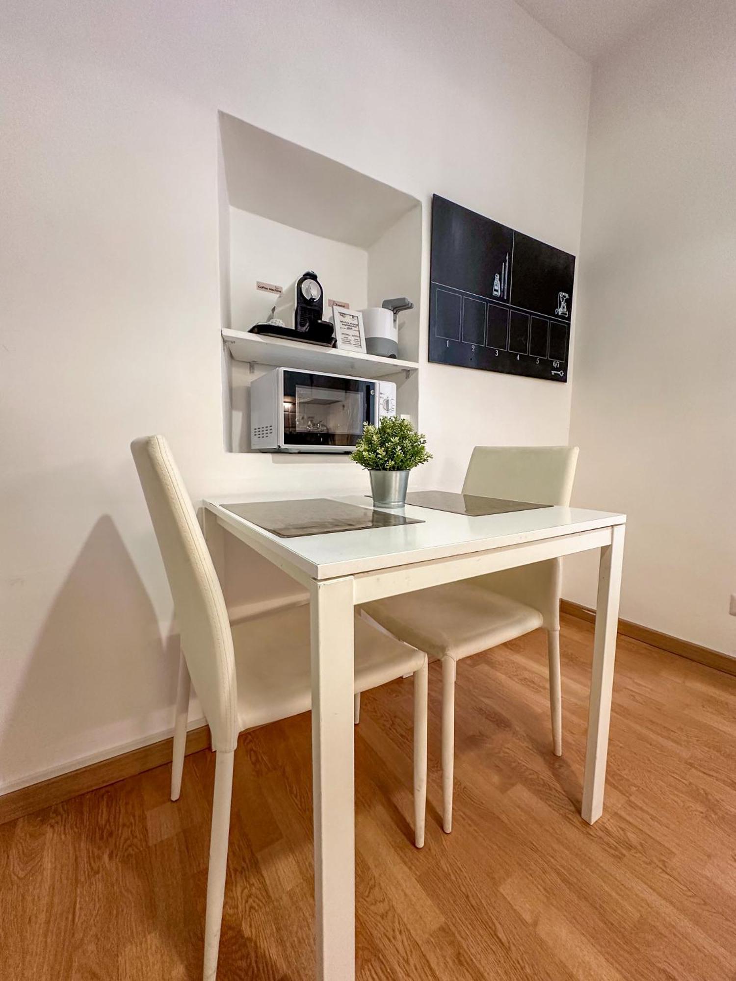 Apartment By The Colosseum - White Chic Flats Rome