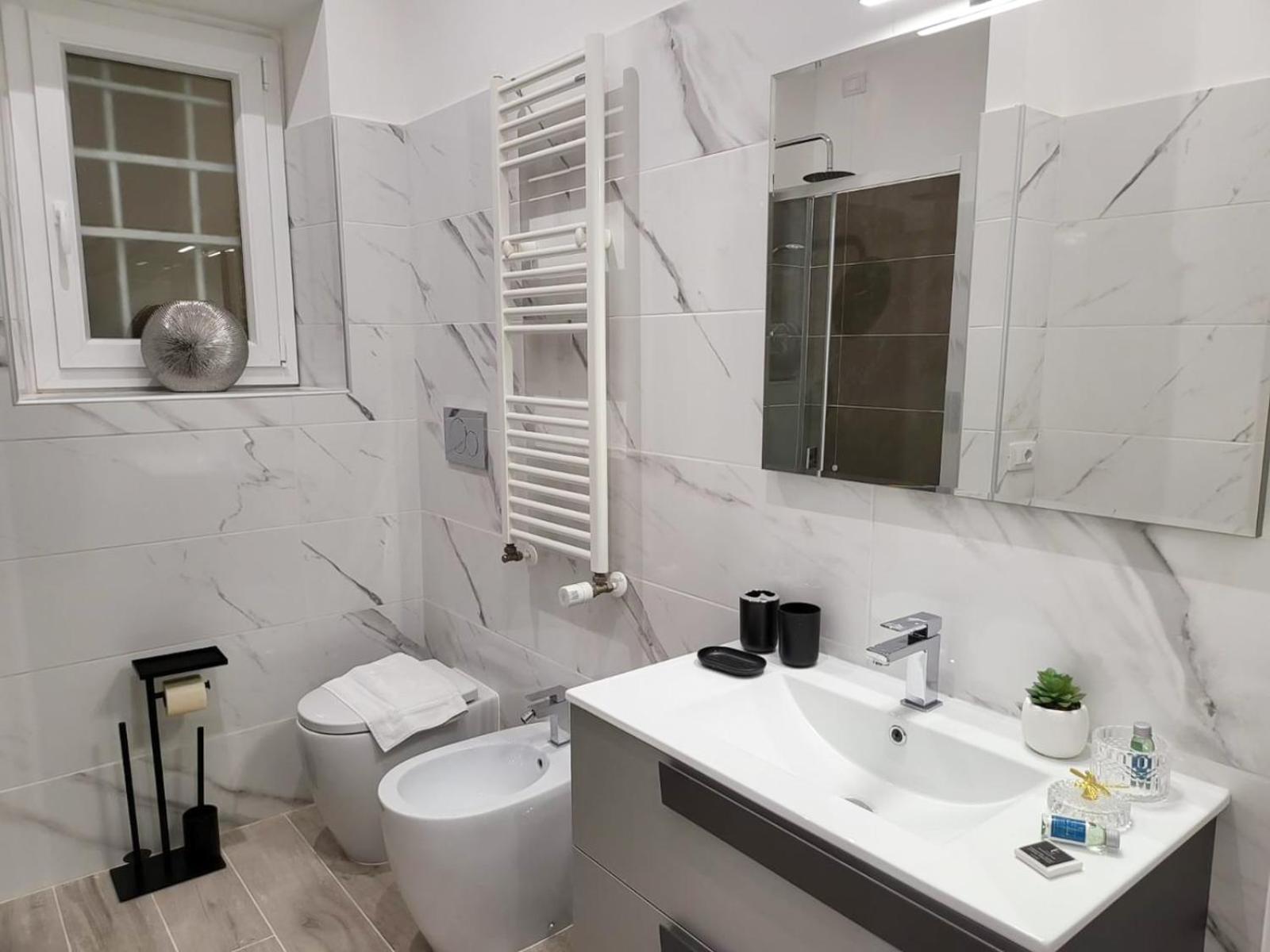 Trastevere Exclusive Three Bedroom - Collection Apartment Rome