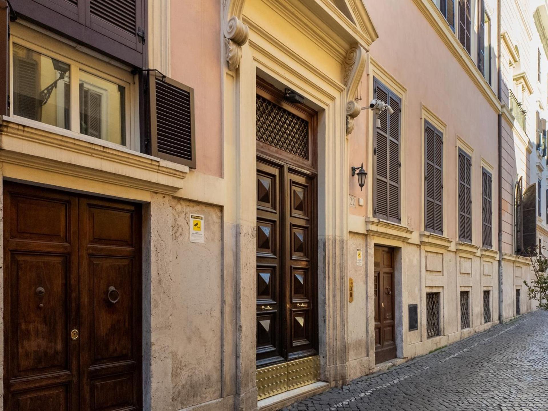The Rent - Colorful Loft In Trastevere Area