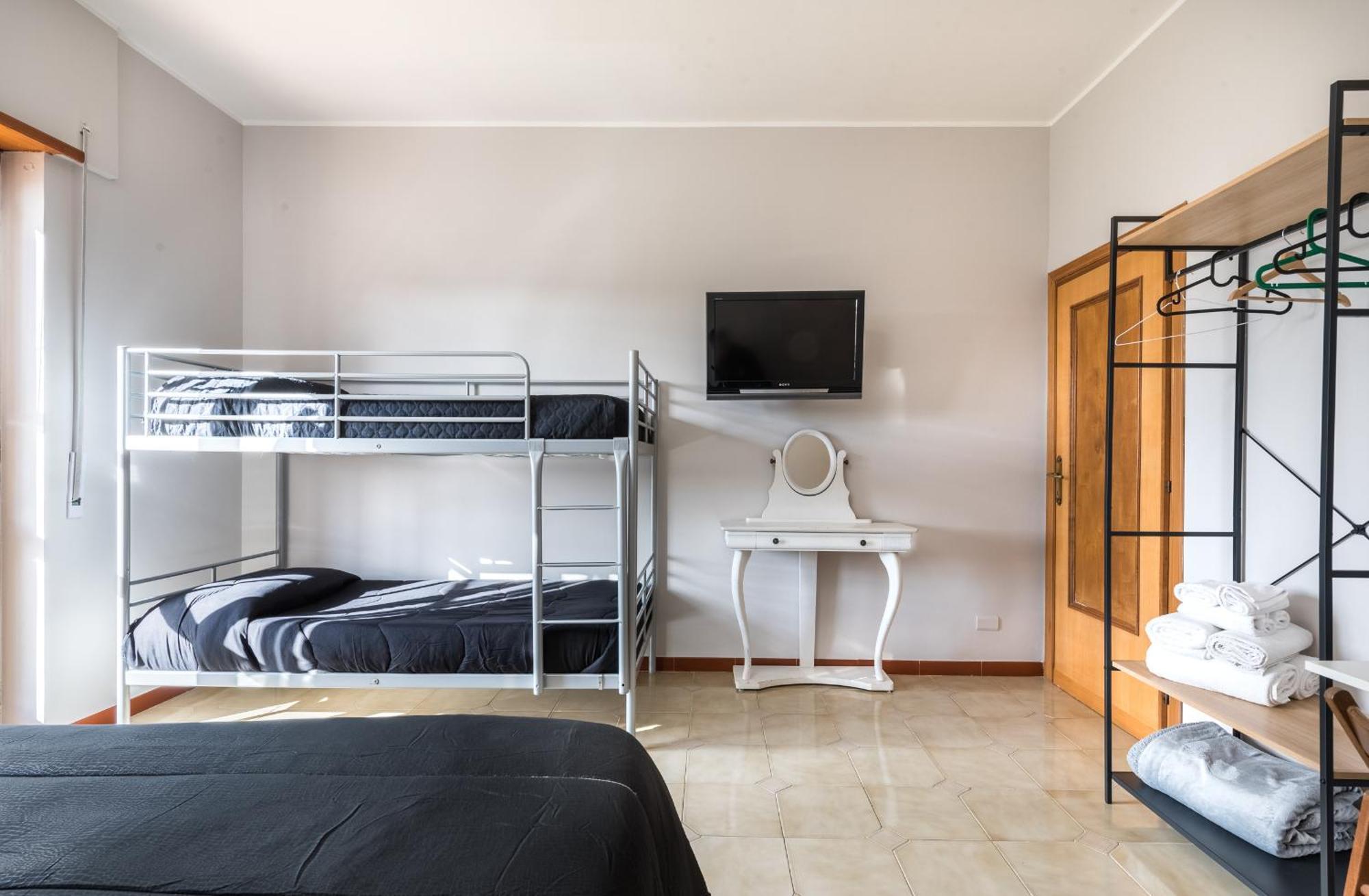 Guest house Travelershome Morena *