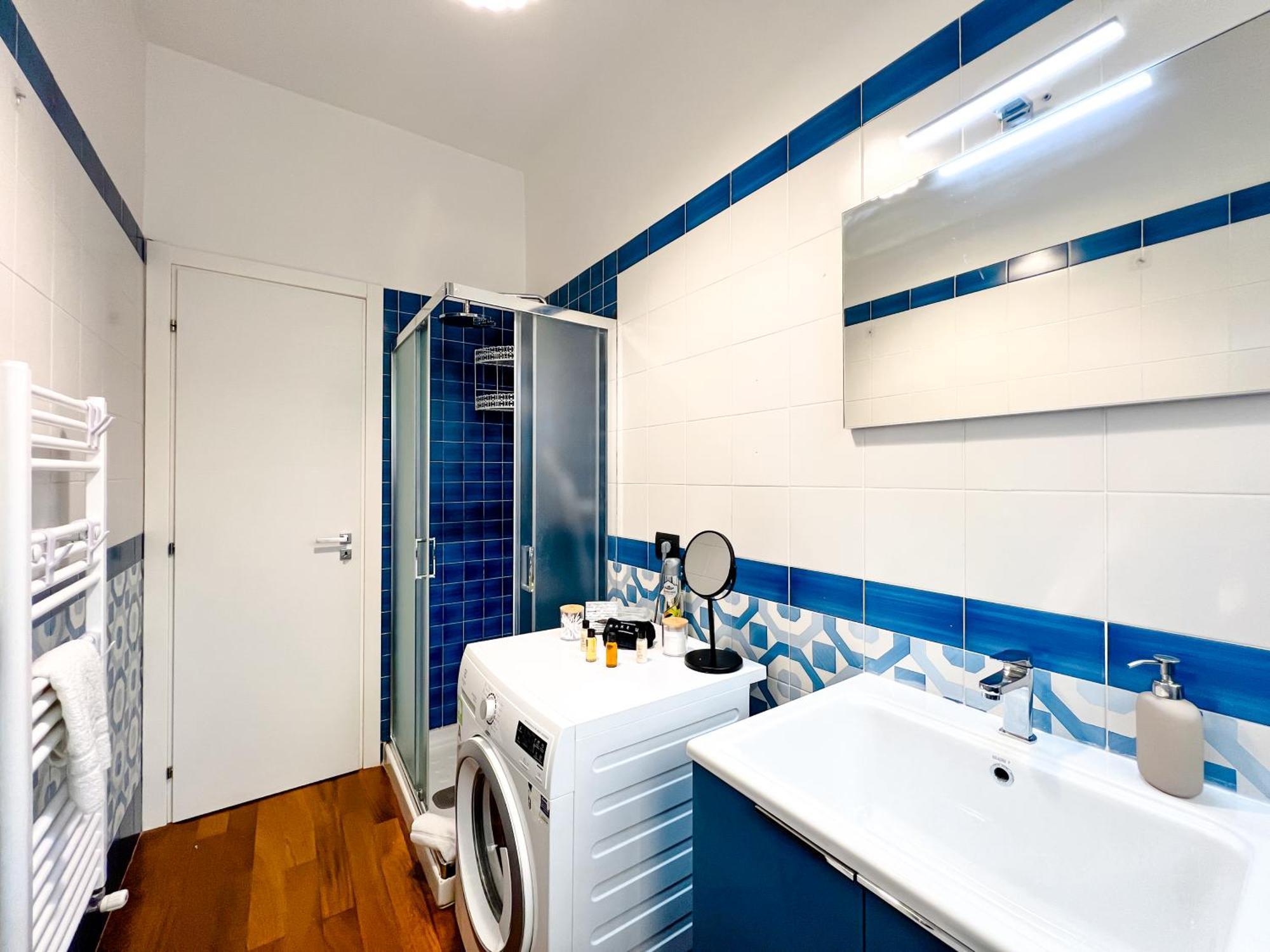 Unique House - 3 Bedrooms & 2 Bathrooms With 4 Beds - 100 Meters To The Metro A Appartement