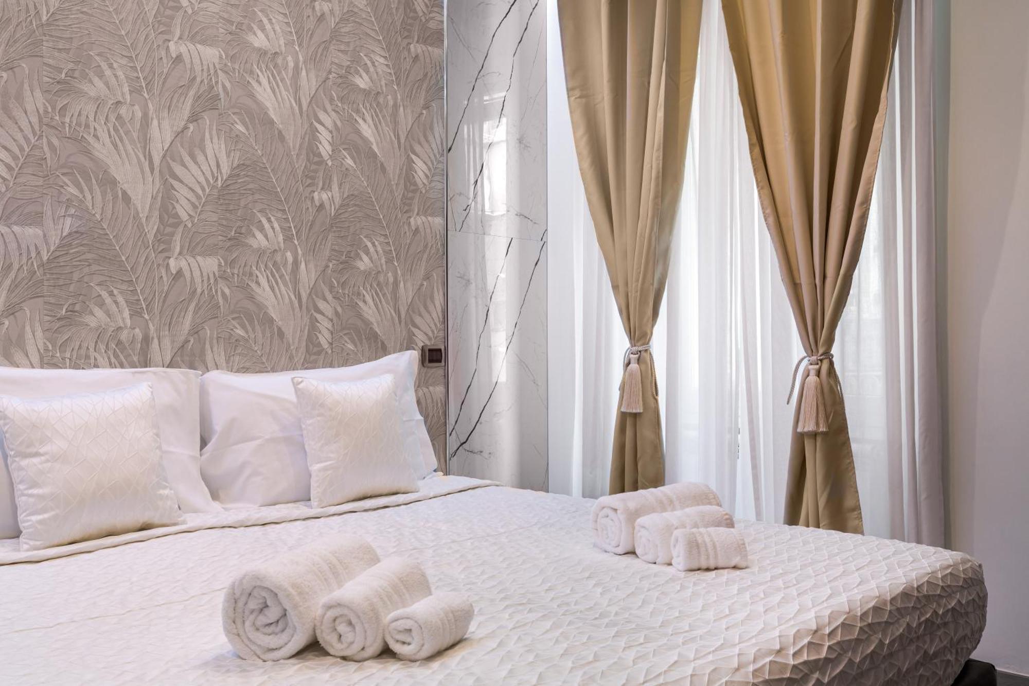Daphne Luxury
