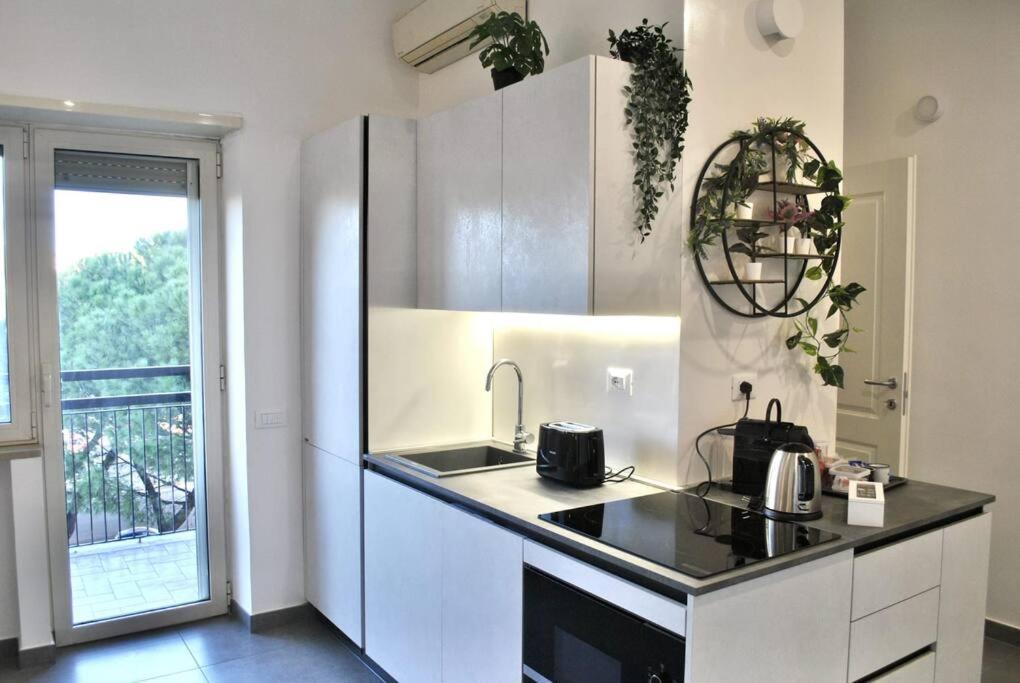 White Mary House For Two People *
