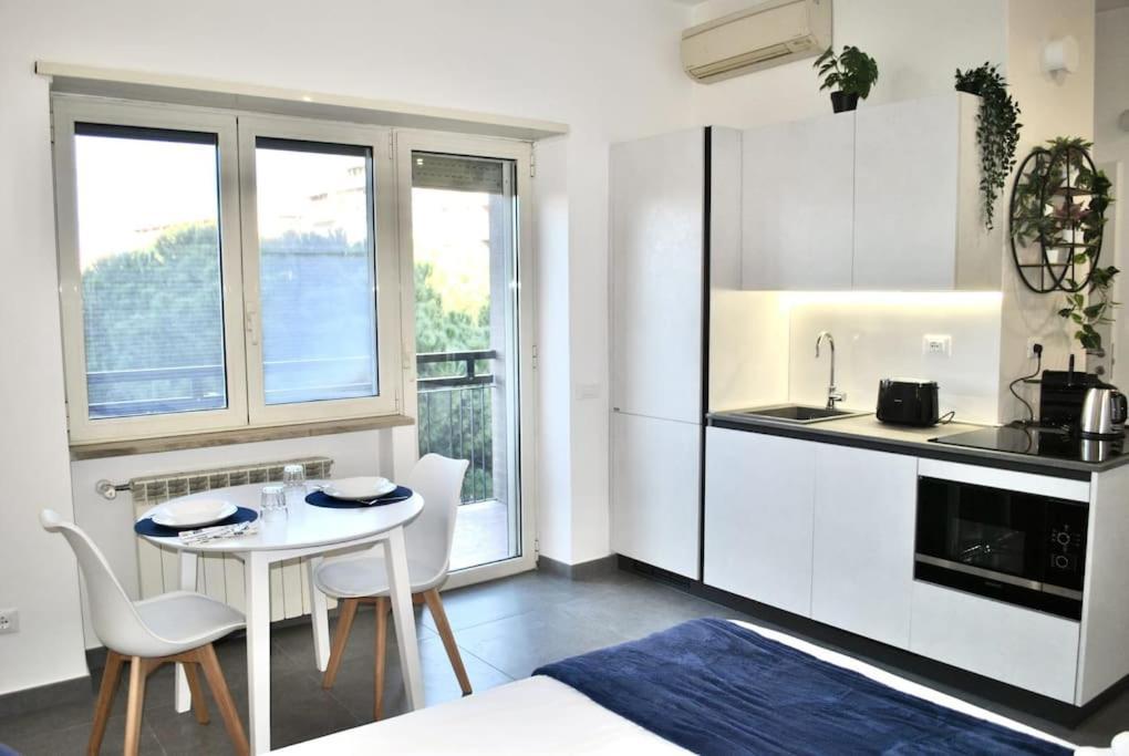 White Mary House For Two People Roma