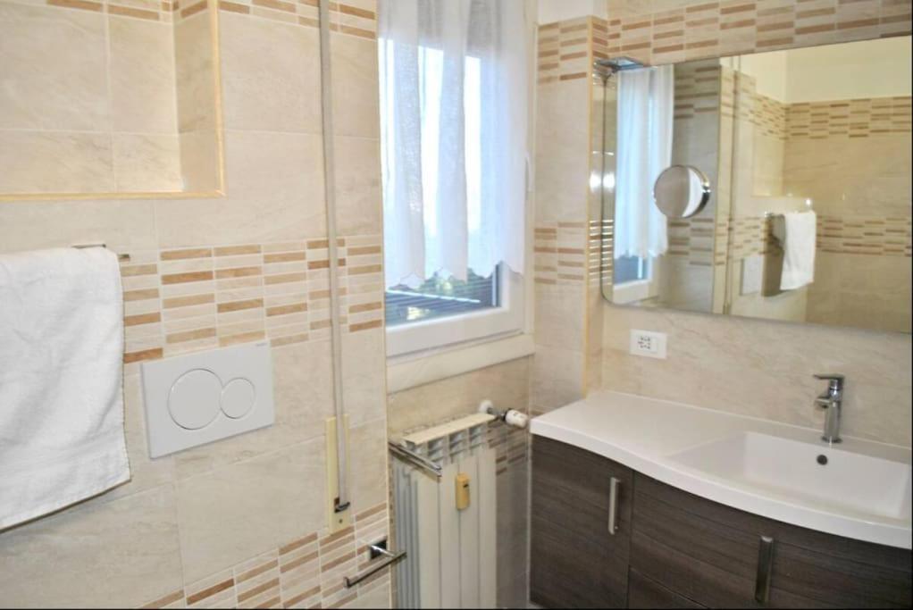 White Mary House For Two People *