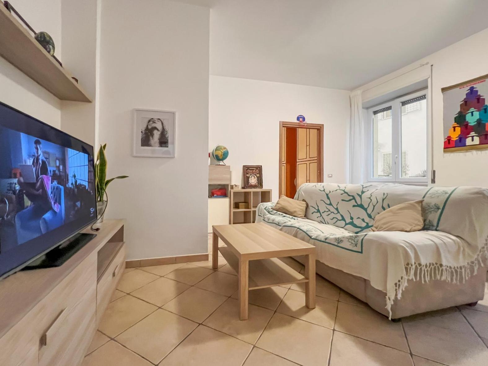 Spacious Near St Peter's Church Apartment