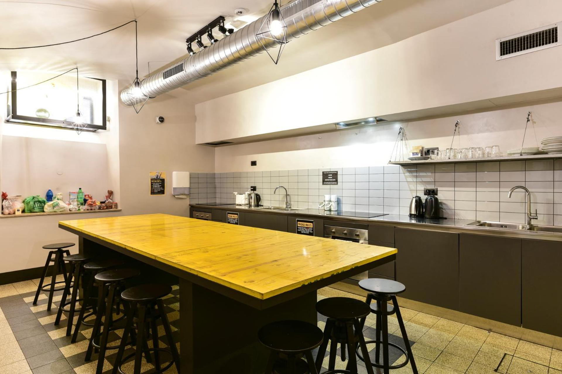 Hostel Yellowsquare