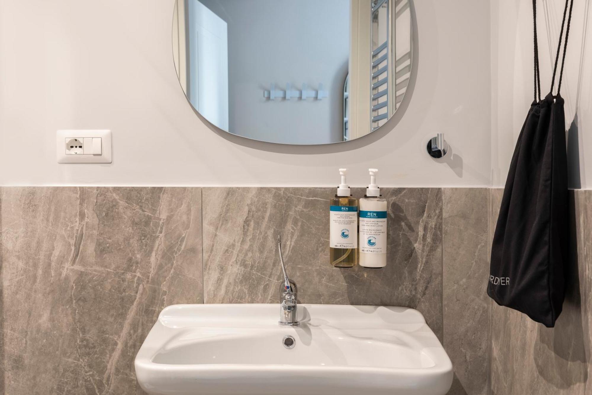 Numa Linea Aparthotel 3*