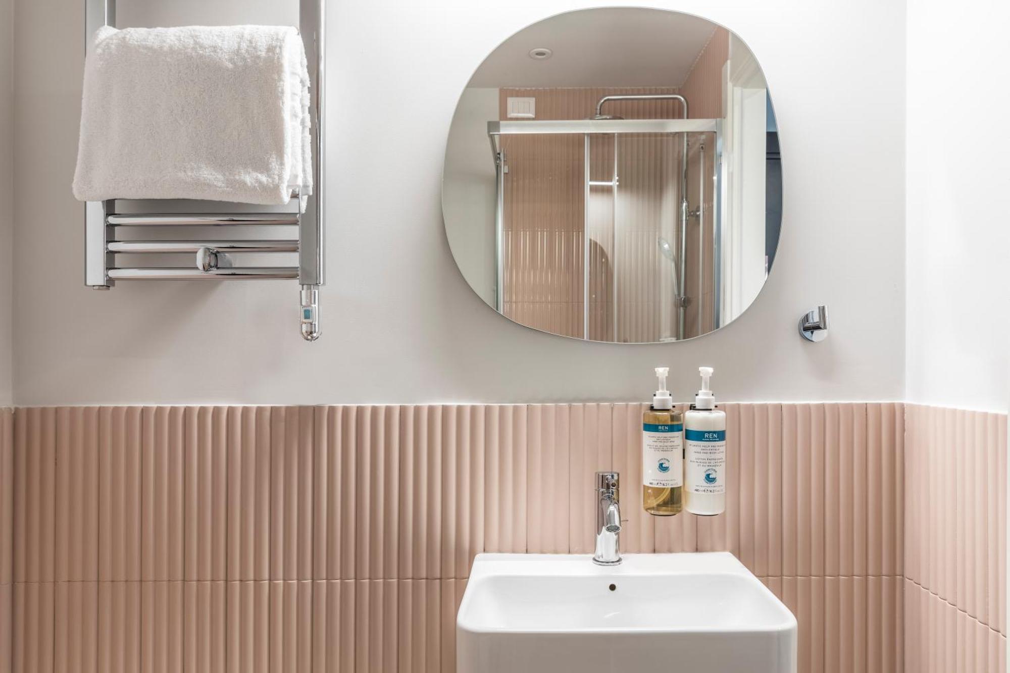 Numa Linea Aparthotel