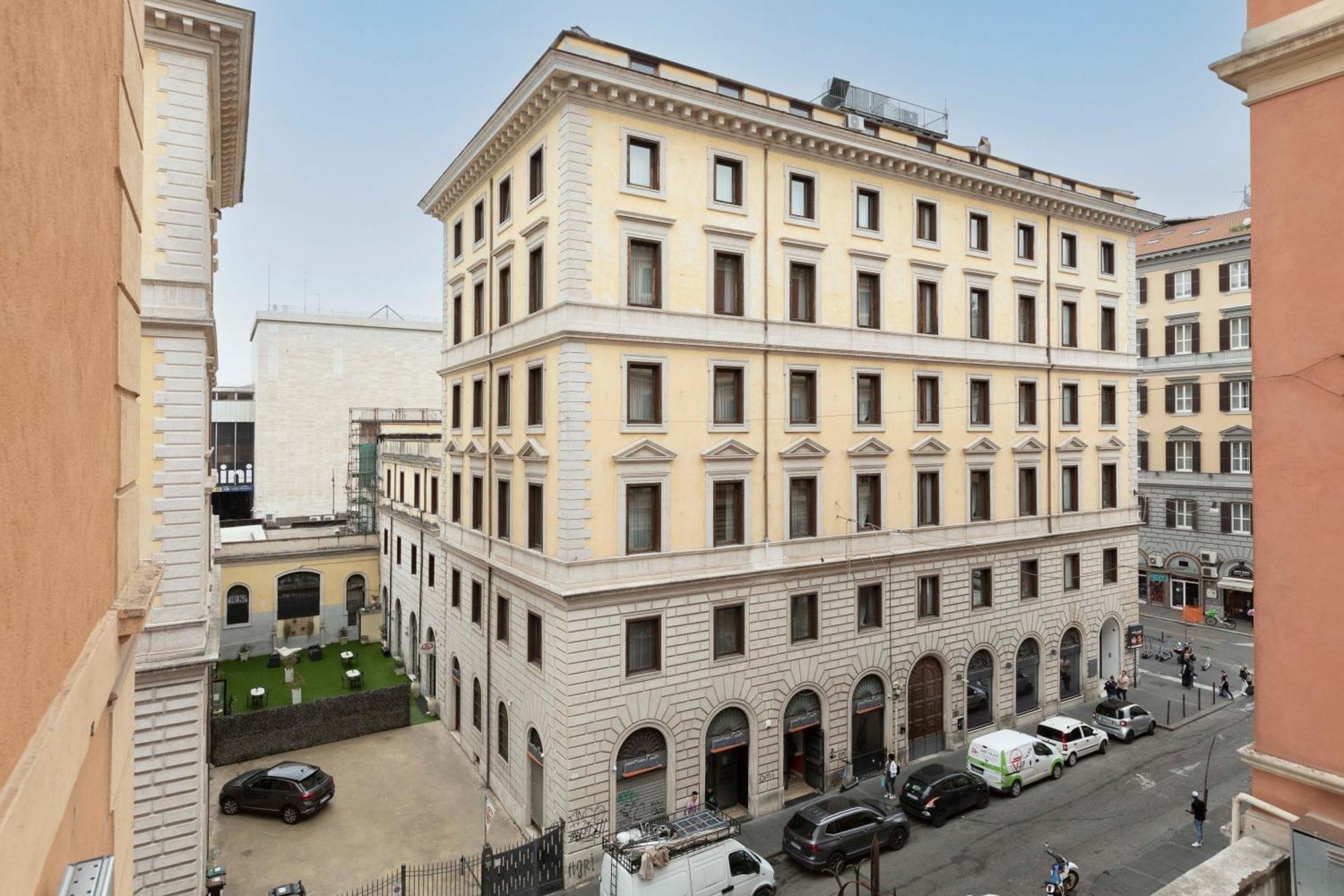 Numa Linea Aparthotel 3*